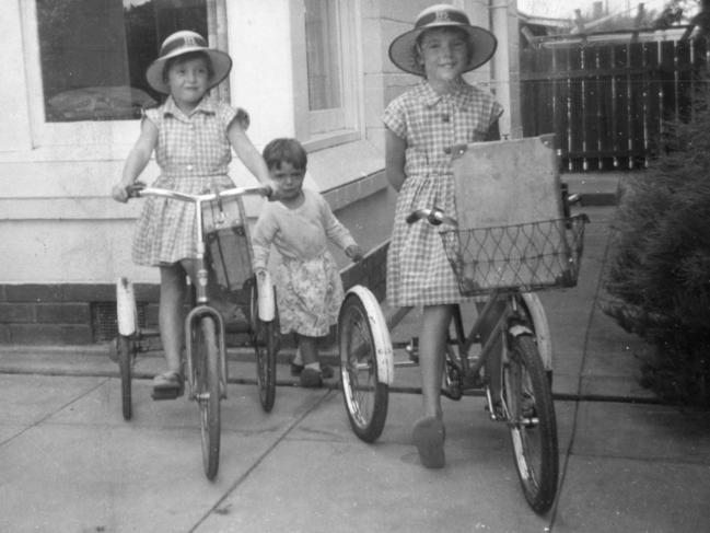 (L-r) Arnna, Grant and Jane Beaumont.  Filed Sep 1966.Supplied family album style pic of The Beaumont children, Jane, 9, Arnna, 7, and Grant, 4, who disappeared from Glenelg, SA, on 26 Jan 1966.  (Copyright unknown)