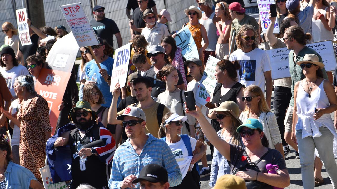 Protesters at the New South Wales Queensland border protesting the covid vaccine, the border rules and the New South Wales lockdown on August 22, 2021. Photo: Liana Walker