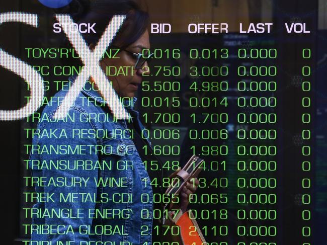 SYDNEY, AUSTRALIA - NewsWire Photos - APRIL 17 2023 -A general view of a person walking past the  Australian Stock Exchange at the ASX in central Sydney. Picture NCA NewsWire / Gaye Gerard