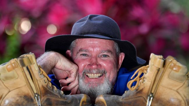 Robert Lee is walking around Ravenswood as part of the Royal Flying Doctors challenge. Picture: Evan Morgan