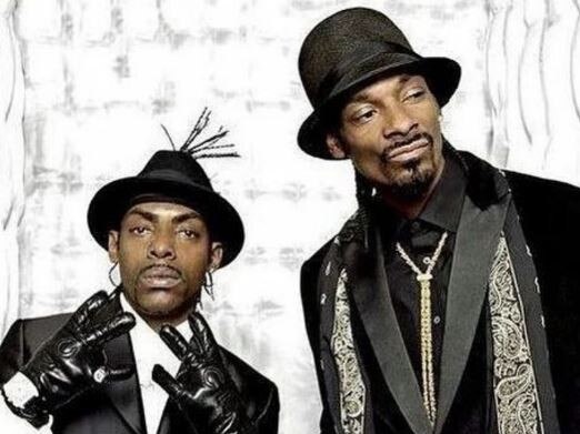 Snoop Dogg has paid tribute to Coolio by posting an image of the pair on social media.