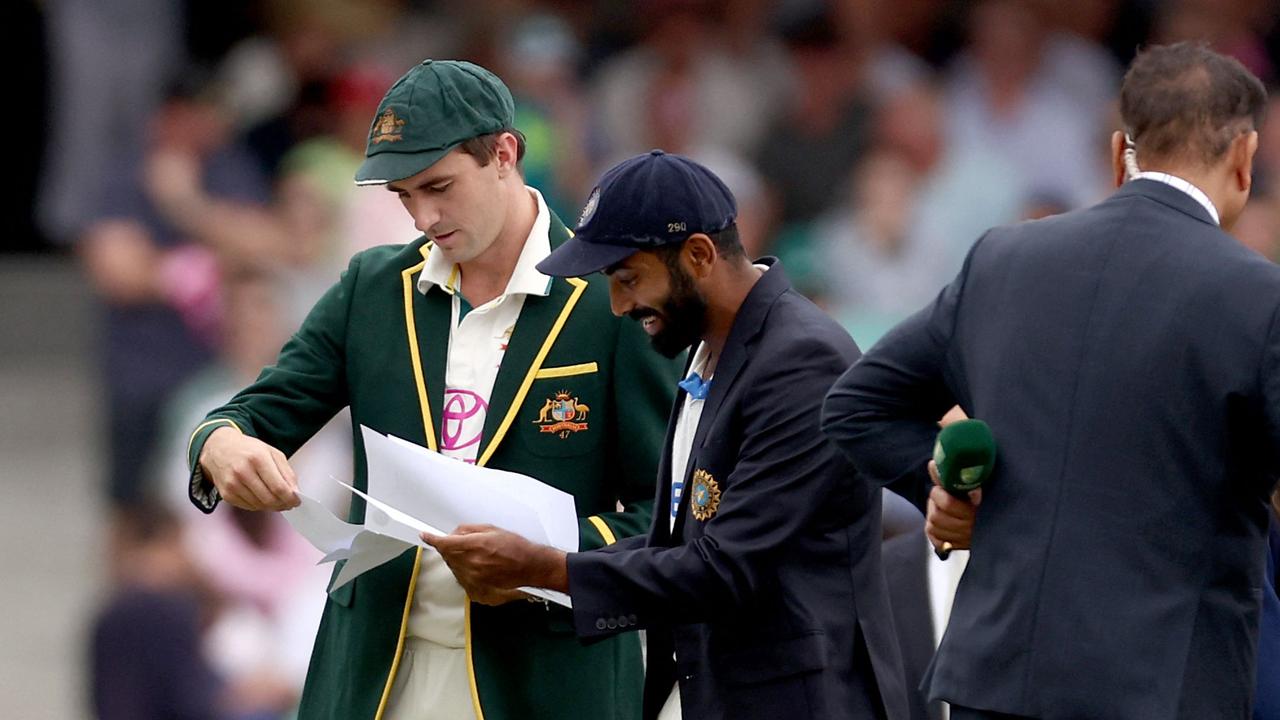 Pat Cummins and Jasprit Bumrah at the toss. (Photo by DAVID GRAY / AFP)