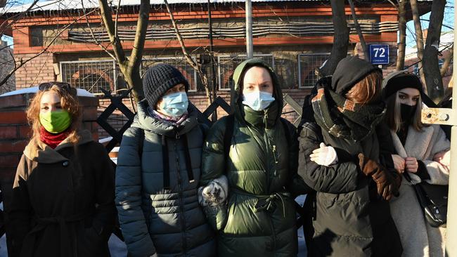 Supporters of opposition leader Alexei Navalny gather outside the Moscow City Court in Moscow on February 2, 2021. Picture: Kirill KUDRYAVTSEV / AFP.