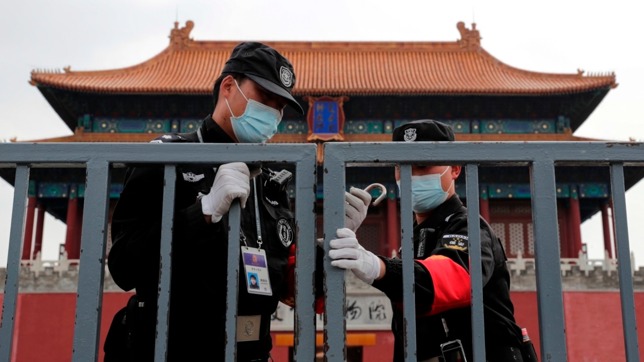 Shanghai residents forced into lockdown