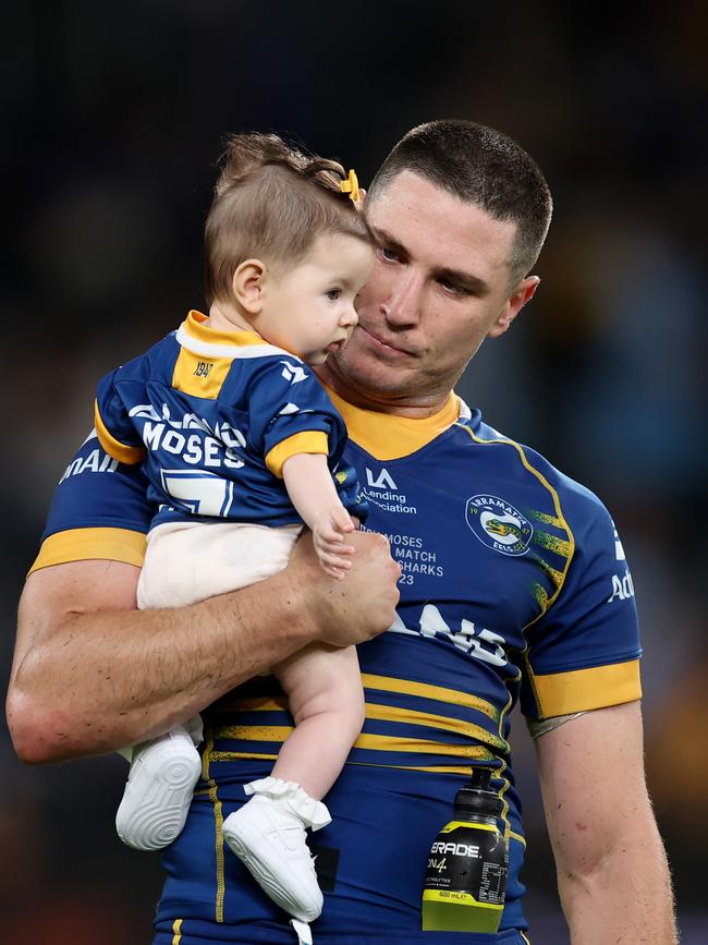 Mitchell Moses of the Eels holds his daughter Aspyn. Photo by Mark Kolbe/Getty Images.