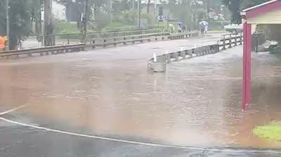 Floods: Ravenshoe cut off as bridge goes under | The Cairns Post