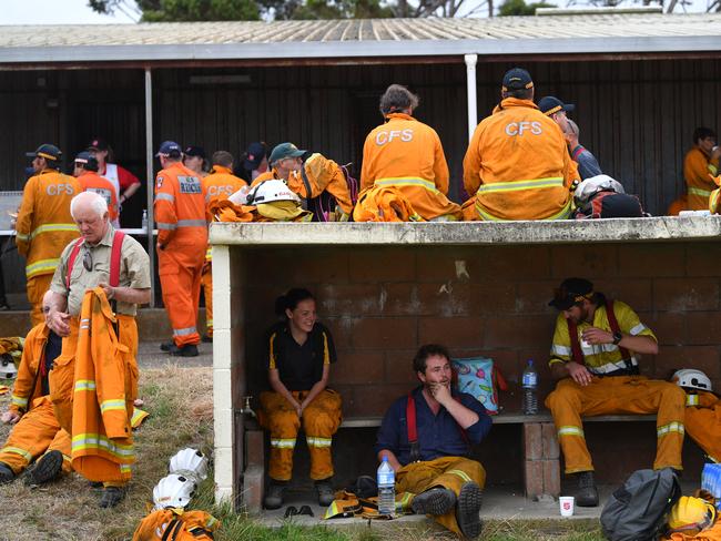 The report found a lack of awareness and technology led to some firefighters getting lost in the bushfire. Picture: David Mariuz / AAP