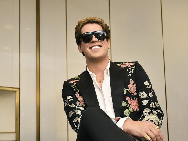  Milo Yiannopoulos has had his visa applicaton rejected. 