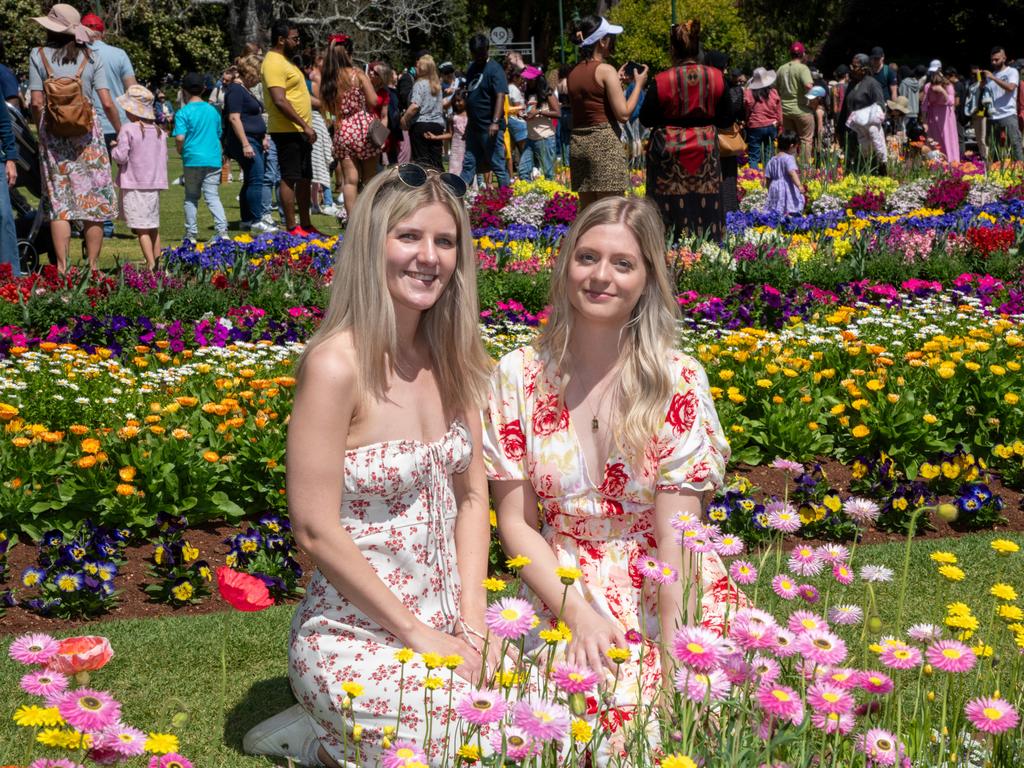 Dakota Thomas and Bec Noffke in the Botanic Gardens.Carnival of FlowersSaturday September 16, 2023