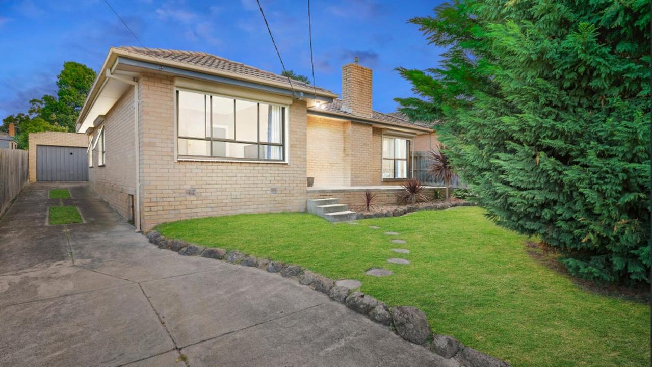 <a href="https://www.realestate.com.au/property-house-vic-frankston-136286946" title="www.realestate.com.au">No. 4 Verner Ave, Frankston,</a> is slated to go under the hammer this Saturday.