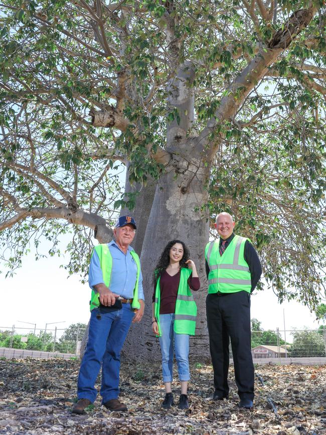 Arborist Bill Sullivan, CDU student Sevasti Diamandopoulos and CDU Vice-Chancellor Professor Scott Bowman. Picture Glenn Campbell