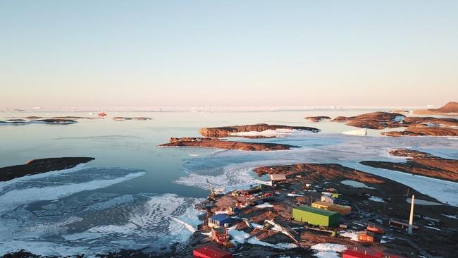 Mawson research station. © Michael Brill/Australian Antarctic Division (AAD)