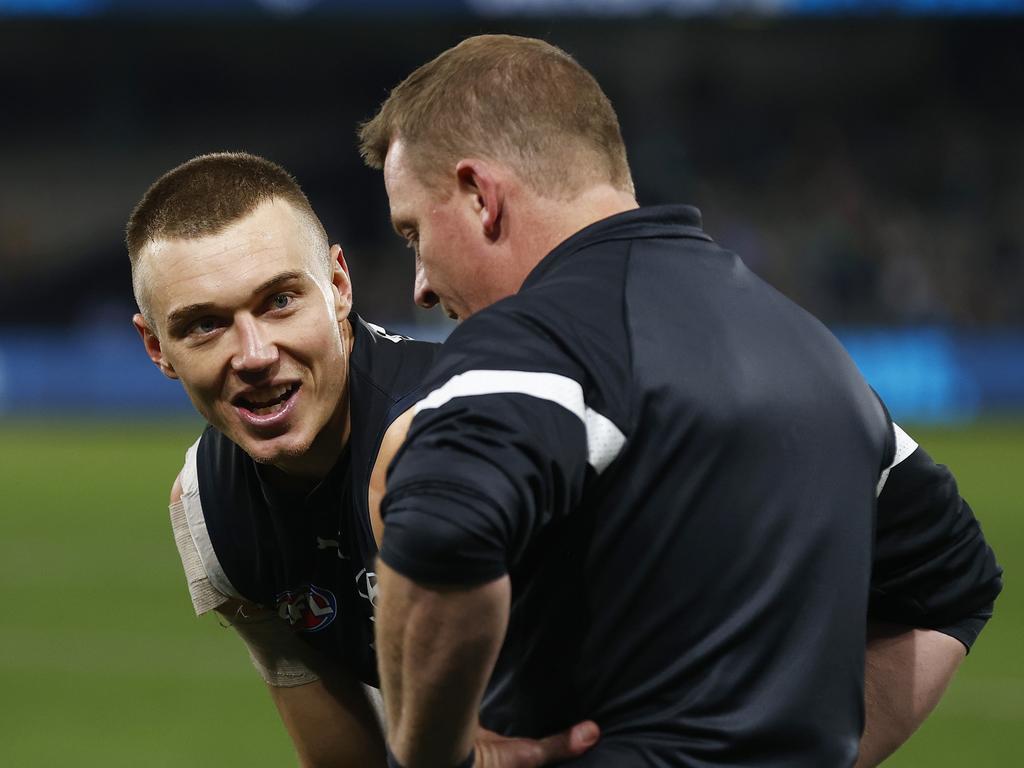 Patrick Cripps chats with Blues coach Michael Voss. Picture: Daniel Pockett/Getty Images