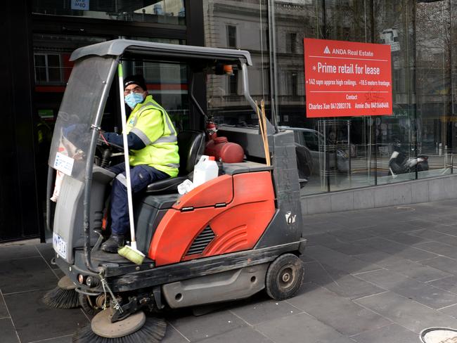 MELBOURNE, AUSTRALIA - NewsWire Photos AUGUST 30, 2021: A street sweeper on Bourke Street in Melbourne as the city recorded over 70 COVID infections yesterday. Picture: NCA NewsWire / Andrew Henshaw