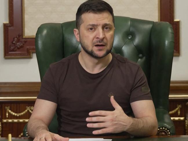 (FILES) In this file photo taken on March 20, 2022 in this handout picture released by the Ukrainian Presidency Press Office, Ukrainian President Volodymyr Zelensky delivers a video address in Kyiv. - Ukrainian President Volodymyr Zelensky on March 20, 2022 renewed his plea for talks with his Russian counterpart, taking to US television to say negotiations were the only way to "end this war." (Photo by Handout / UKRAINIAN PRESIDENTIAL PRESS SERVICE / AFP) / RESTRICTED TO EDITORIAL USE - MANDATORY CREDIT "AFP PHOTO / Ukrainian presidential press service / handout" - NO MARKETING NO ADVERTISING CAMPAIGNS - DISTRIBUTED AS A SERVICE TO CLIENTS