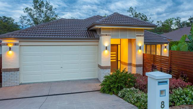 The house at 8 Leigh St, Drewvale is listed for $585,000+.