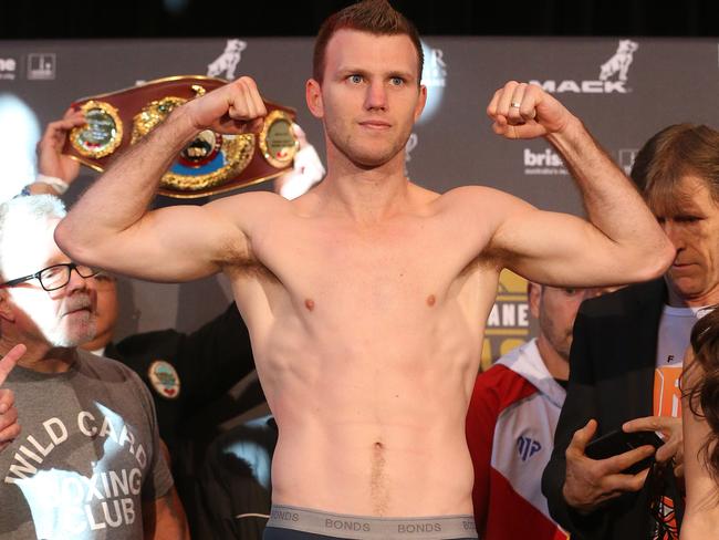 Freddie Roach (L) lurks behind Jeff Horn at the weigh-in. Picture: Peter Wallis