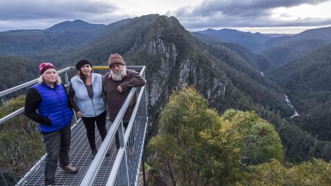 Meaghan Flannery, Amarlie Crowden and Darren Gibson of the Nietta Action Group are fighting plans for a transmission line over Leven Canyon. Picture: Chris Crerar