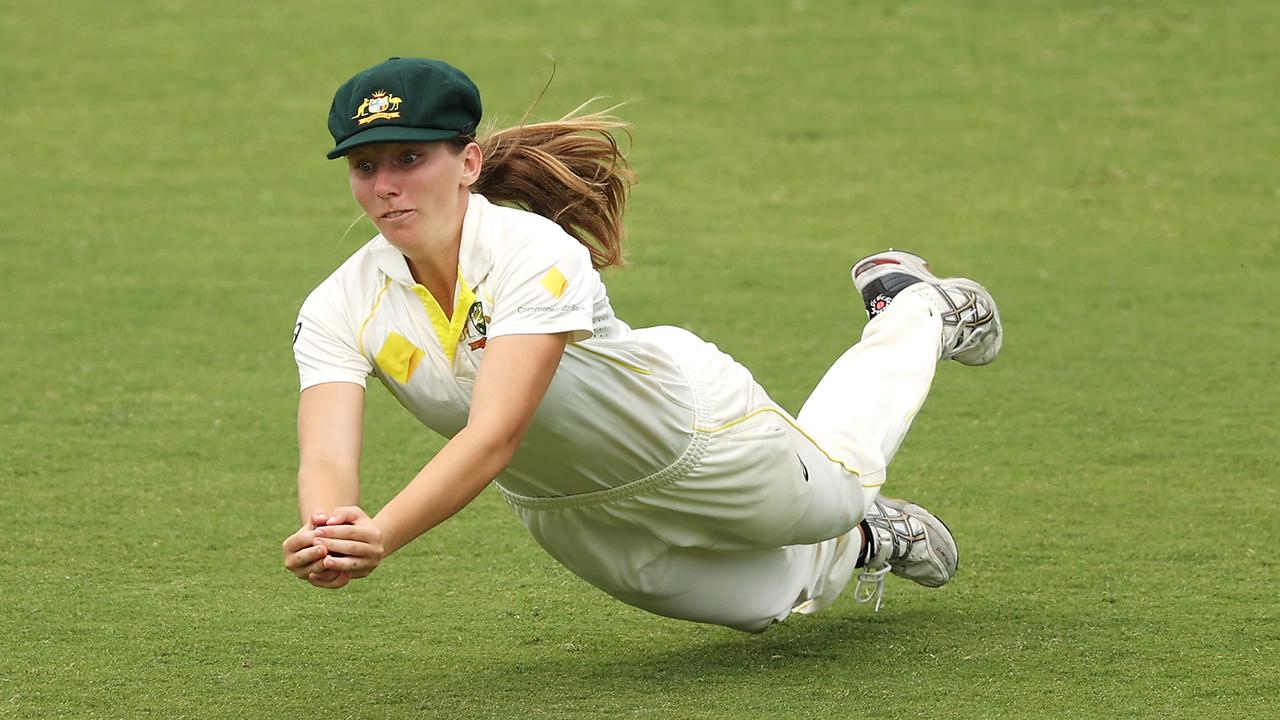 Darcie Brown dives to take the catch to dismiss Amy Jones. Photo by Mark Kolbe/Getty Images