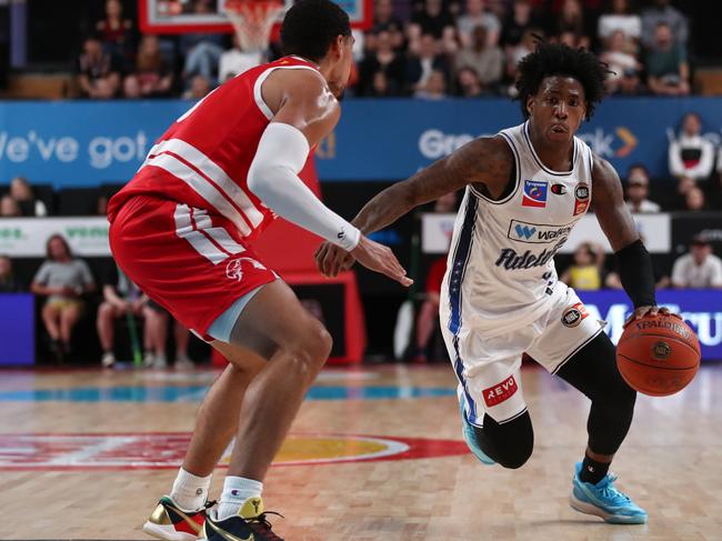 Kendric Davis of the 36ers dribbles the ball under pressure from Trey Kell III of the Hawks during the round three NBL match between Illawarra Hawks and Adelaide 36ers at WIN Entertainment Centre. Photo: Jason McCawley/Getty Images.