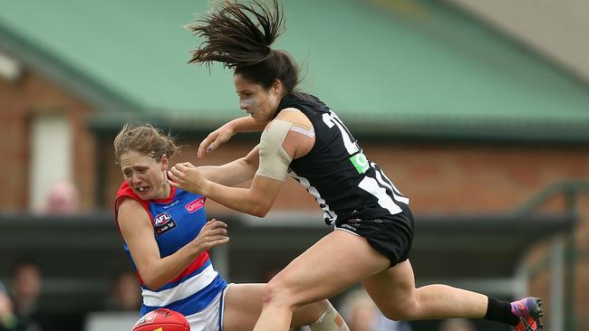 Jordan Membrey of the Collingwood Magpies contests the ball during the Round 5 AFLW match between the Collingwood Magpies and the Western Bulldogs at Morwell Recreation Reserve in Morwell, Sunday, March 8, 2020. (AAP Image/Rob Prezioso) NO ARCHIVING, EDITORIAL USE ONLY