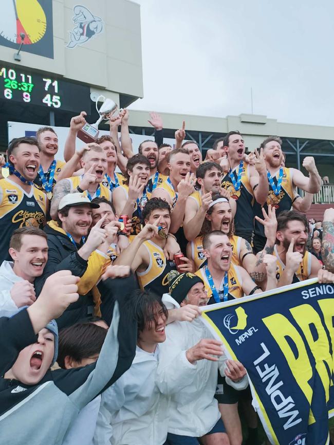 Frankston YCW celebrate the 2022 MPNFL Division 1 flag win.