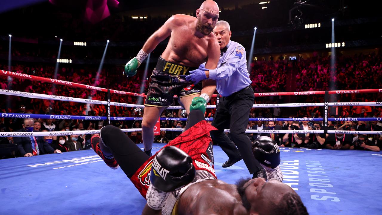 Tyson Fury was just 50 per cent fit when he knocked down Deontay Wilder (C) in Las Vegas on October 09, 2021, according to his father. Photo :Getty Images