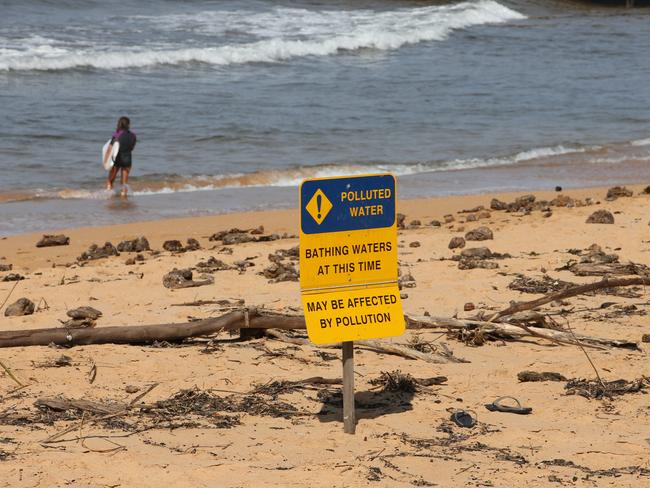 Beach closed due to polluted water Collaroy beach, Sydney. 15th February 2020.Photo by Damian Shaw