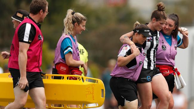 Brianna Davey hobbles off the field after hurting her knee on Sunday. Picture: Getty Images