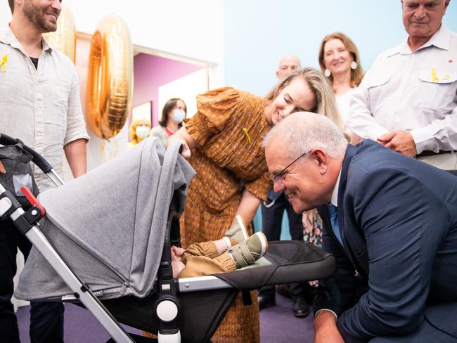 Prime Minister Scott Morrison visits Royal Hospital for Women, for an Endometriosis funding announcement. Jonathan and Rachael Casella  izacc, 1 with the Prime Minister. 25th March 2022. Photo: Edwina Pickles / SMH