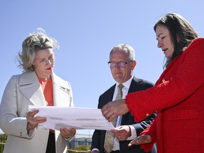 CANBERRA, Australia - NewsWire Photos - September 16, 2024: Minister for Housing and Homelessness, Clare O'Neil, ACT Minister for Housing and Suburban Development, Yvette Berry and David Smith MP, member for Bean visit a GreenfieldÃ¢â¬â¢s site for 17 new commonwealth funded social homes in Coombs, Canberra. Picture: NewsWire / Martin Ollman