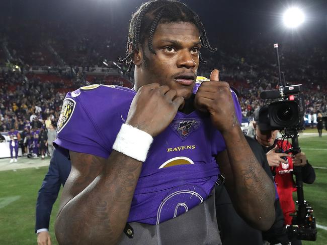 LOS ANGELES, CALIFORNIA - NOVEMBER 25: Lamar Jackson #8 of the Baltimore Ravens walks onto the field after a game against the Los Angeles Rams at Los Angeles Memorial Coliseum on November 25, 2019 in Los Angeles, California. The Baltimore Ravens defeated the Los Angeles Rams 45-6.   Sean M. Haffey/Getty Images/AFP == FOR NEWSPAPERS, INTERNET, TELCOS & TELEVISION USE ONLY ==