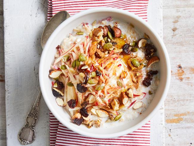 Apple and honey nut crumble oats. Picture: The Heart Foundation