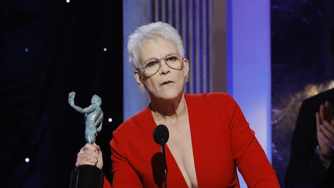 Jamie Lee Curtis accepts the Outstanding Performance by a Female Actor in a Supporting Role award for Everything Everywhere All at Once. Picture: Getty