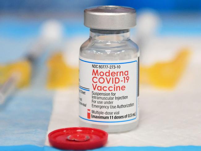 (FILES) In this file photo taken on December 15, 2021: The Moderna Covid-19 vaccine awaits administration at a vaccination clinic in Los Angeles, California. - A panel of US medical experts advising the government voted December 16, 2021 to recommend mRNA Covid vaccines made by Pfizer and Moderna over the Johnson & Johnson vaccine, in light of its weaker protection and greater risks. (Photo by Frederic J. BROWN / AFP)