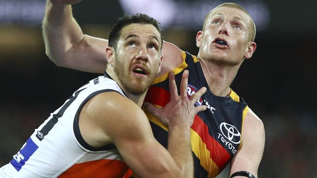 Shane Mumford battles Sam Jacobs in the 2017 qualifying final. Picture: Sarah Reed