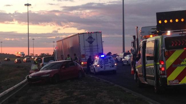 Traffic chaos on the Western Ring Rd after the carjacking. Picture: 9NewsMelb/Twitter