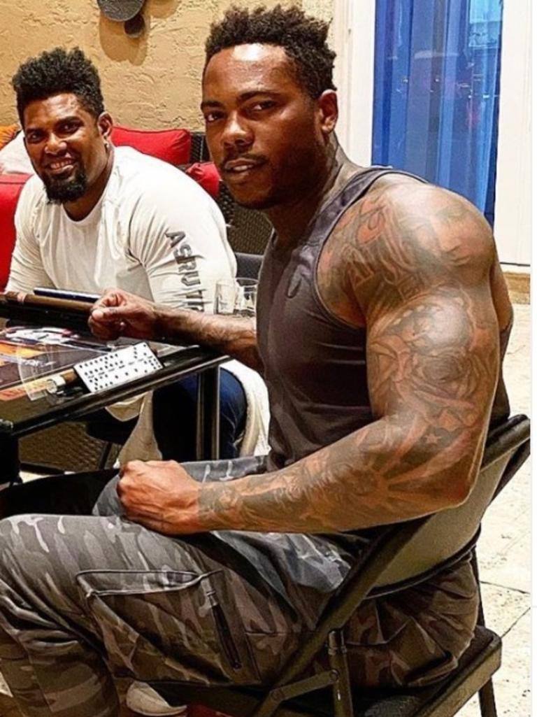Aroldis Chapman shows off massive arms in Instagram pic