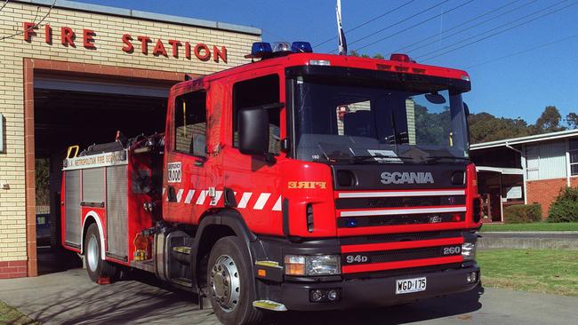 Emergency services called to Hackham for house fire, three people ...