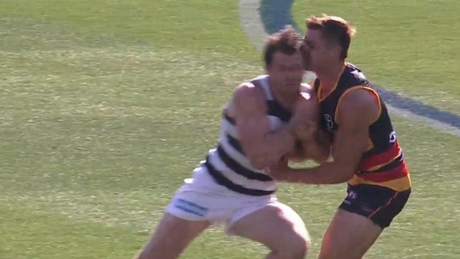 Patrick Dangerfield clashes head with