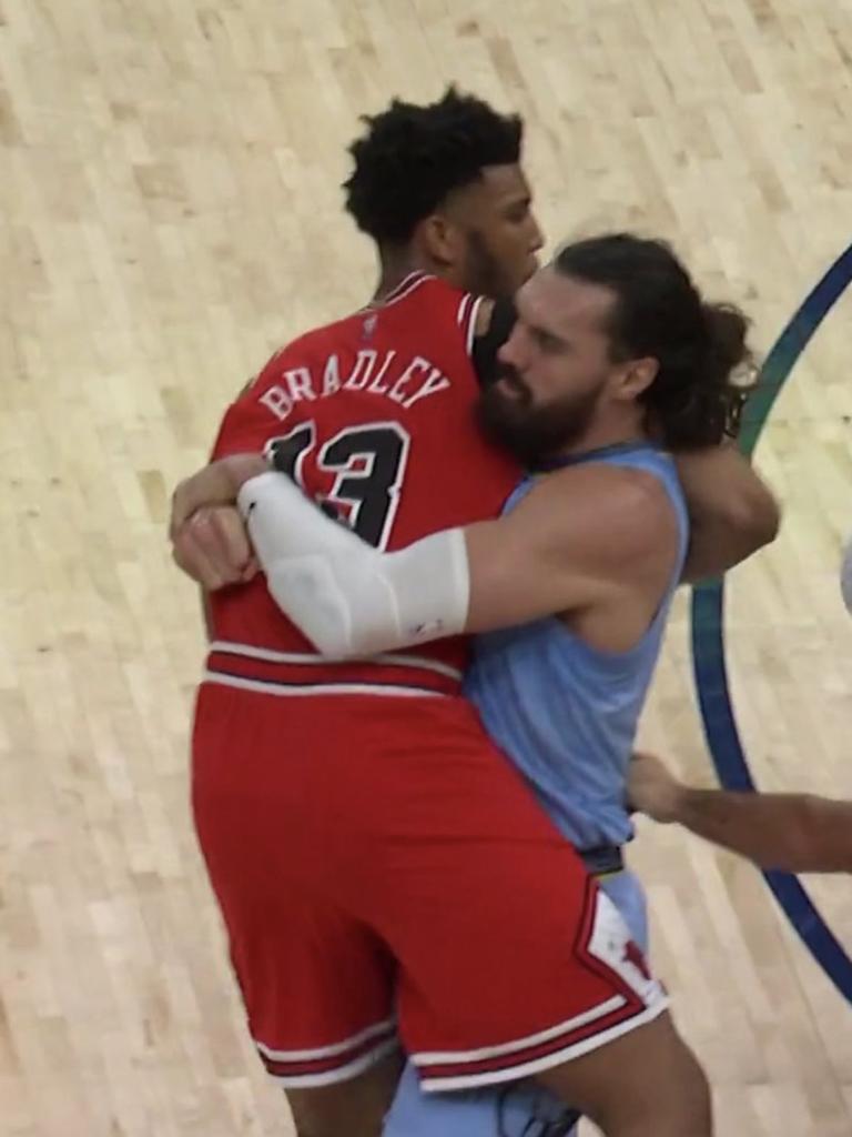 NBA: Steven Adams turns peacemaker as he carries opposition player