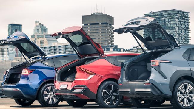 Photo of the comparison test between the Subaru Solterra, Kia EV6 and Model Y Long Range