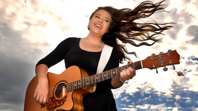 SA country singer Juliette Oliver, 18 is off to Tamworth. Picture: Tricia Watkinson.