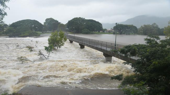 Aplin’s Weir in Mundingburra, still flowing fast with water from the dam. Picture: NewsWire / Scott Radford-Chisholm