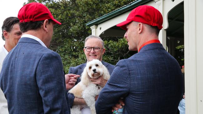 And mingles with guests at Kirribilli House in Sydney. Photo by: NCA Newswire / Gaye Gerard