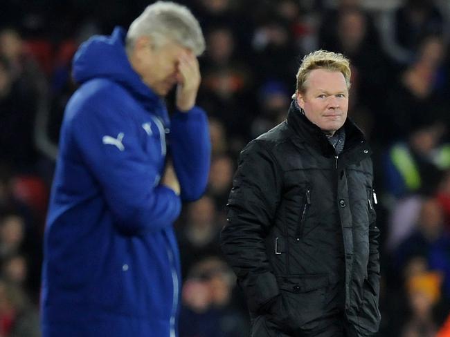 Southampton's Dutch manager Ronald Koeman (R) looks towards Arsenal's French manager Arsene Wenger during the English Premier League football match between Southampton and Arsenal at St Mary's Stadium in Southampton, southern England, on January 1, 2015. AFP PHOTO / OLLY GREENWOOD RESTRICTED TO EDITORIAL USE. NO USE WITH UNAUTHORIZED AUDIO, VIDEO, DATA, FIXTURE LISTS, CLUB/LEAGUE LOGOS OR “LIVE” SERVICES. ONLINE IN-MATCH USE LIMITED TO 45 IMAGES, NO VIDEO EMULATION. NO USE IN BETTING, GAMES OR SINGLE CLUB/LEAGUE/PLAYER PUBLICATIONS. ==