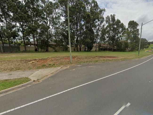 Another Sydney footpath to nowhere – Campbelltown Rd at St Andrews.