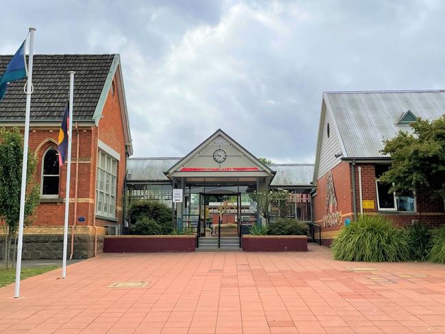 Buninyong Primary School hosts a safe Labor federal election booth.