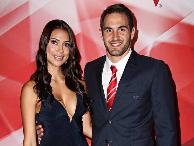 Josh Kennedy and Ana Calle walk down the red carpet.