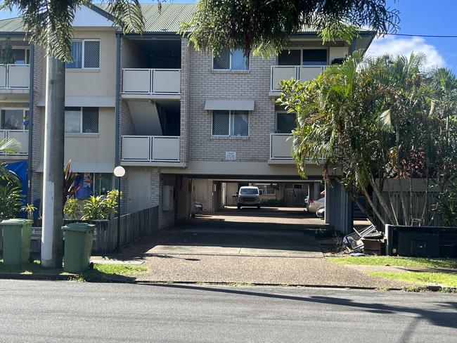 Police officers were seen attending the Southport property about 10am on Tuesday. Picture: Tahlia Leathart